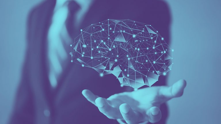 יד אוחזת איור מוח - בינה מלאכותית