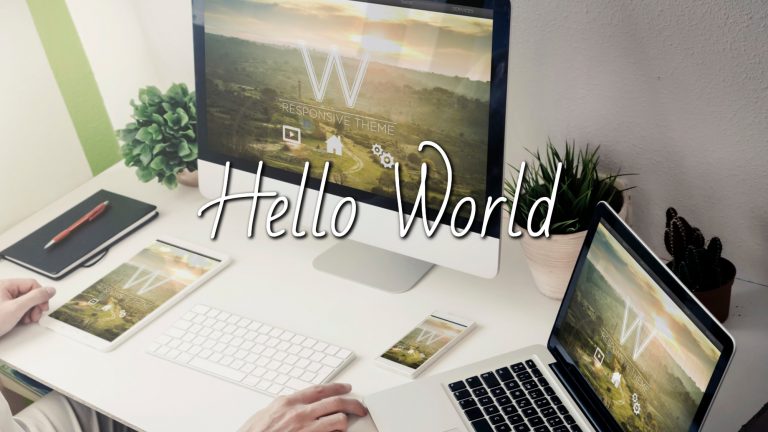 שולחן עבודה עם כלי פרודוקטיביות - שלום עולם